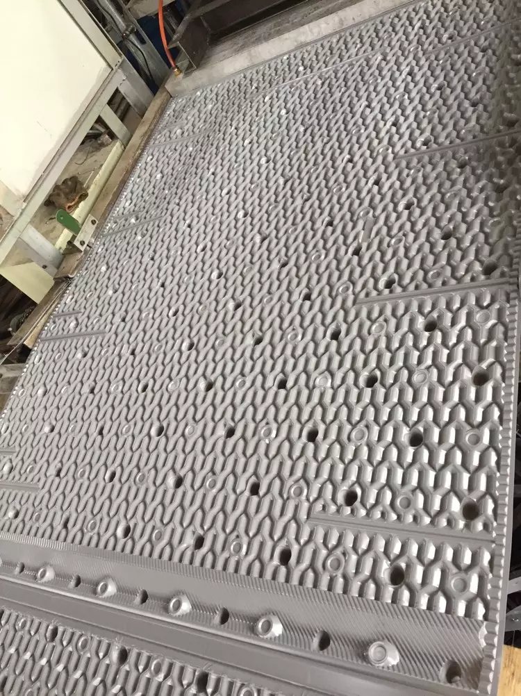 1270x950 shinwa cooling tower fill.jpg